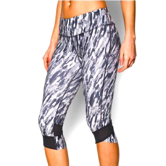 UA Womens Fly by printed Capri 1248730 - Picture 2 of 11